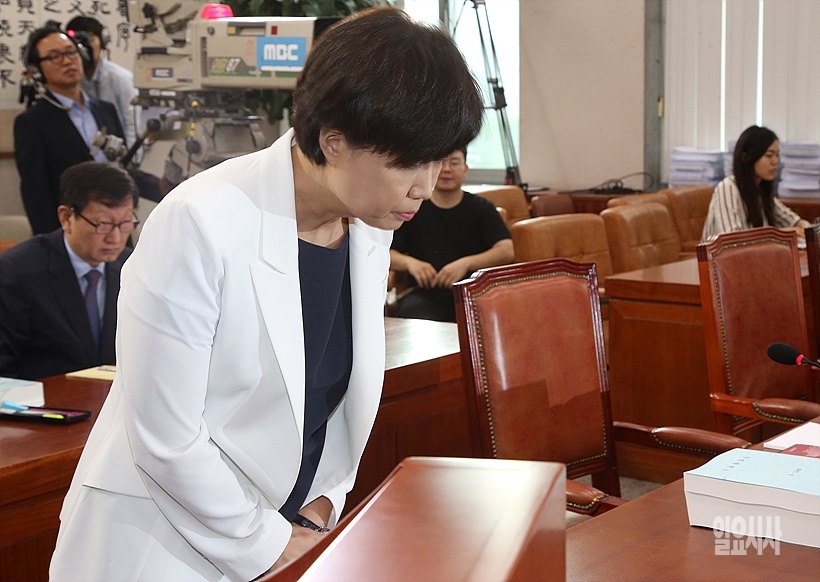 이유정 헌법재판관 후보자가 1일, 논란 끝에 자진사퇴했다.