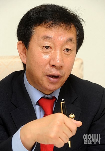 손기정 기념재단 대표이사장직을 맡고 있는 김성태 자유한국당 의원