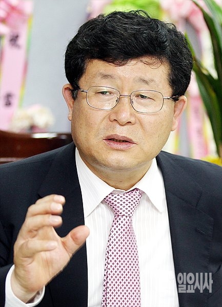 '행동하는 양심' 부이사장직을 맡고 있는 설훈 더불어민주당 의원