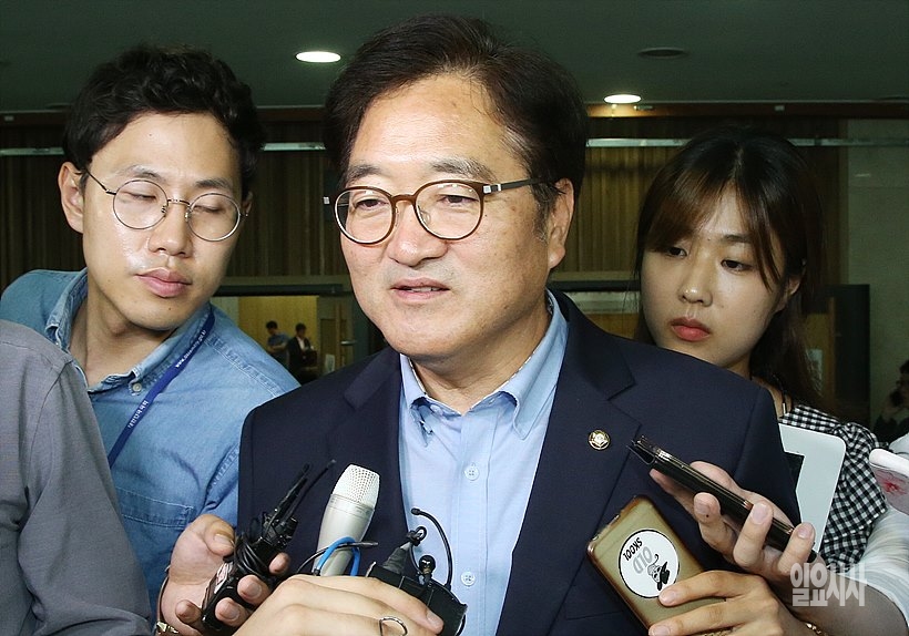 김이수 헌재소장 부결로 심기가 불편해진 우원식 더불어민주당 원내대표