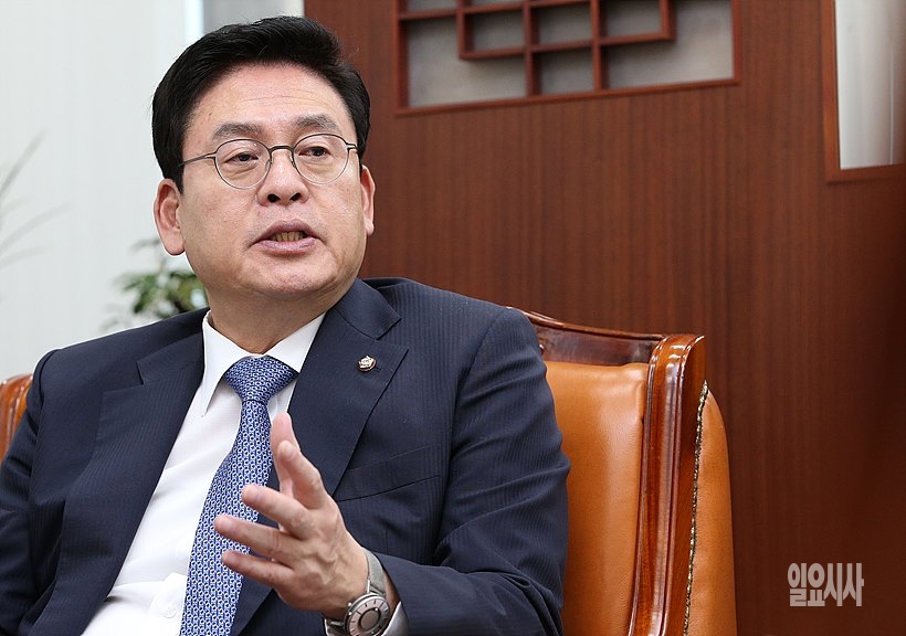 대담 나누는 정우택 자유한국당 원내대표