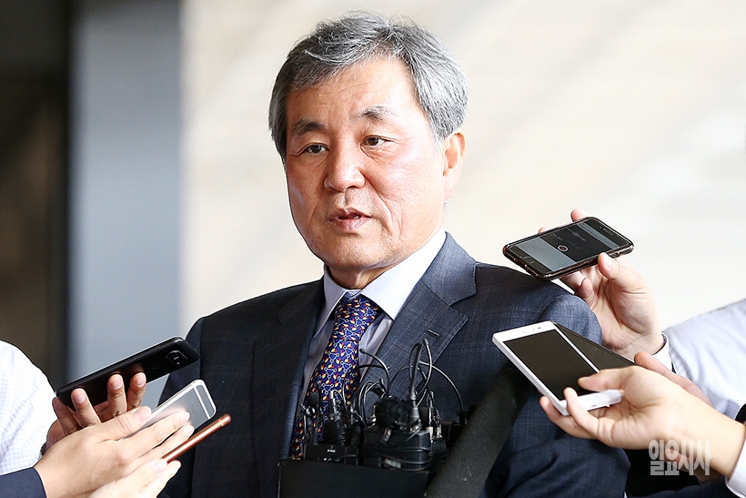 지난 11일, 검찰 출석하는 이상돈 국민의당 의원