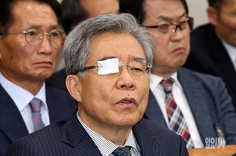 함승희 강원랜드 사장이 19일, 서울 여의도 국회 산업통상자원중소벤처기업위원회 회의실서 속개된 강원랜드 등에 대한 국정감사에 출석해 의원들의 질의에 답변하고 있다.