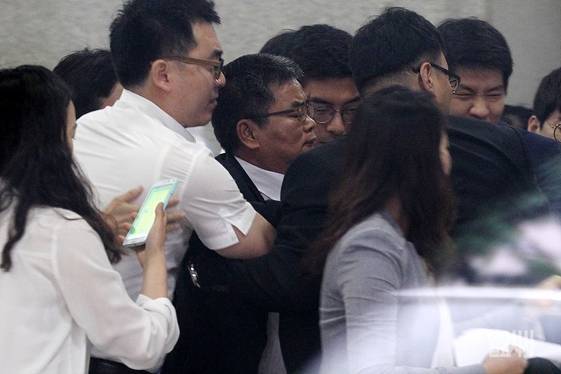 검찰 출두하는 추선희 전 어버이연합 사무총장