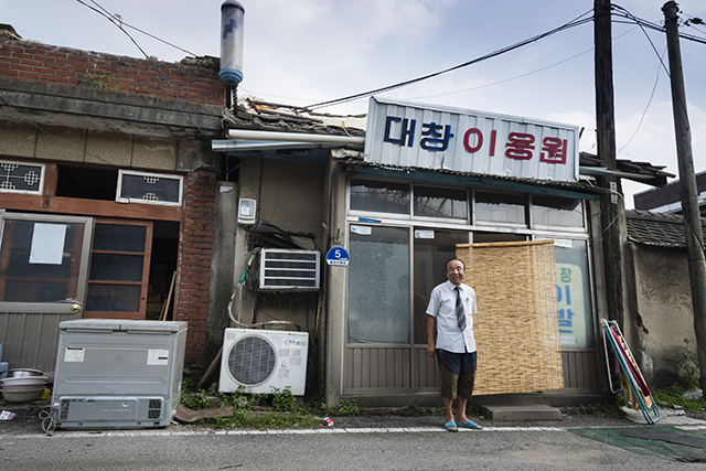 우암사적공원의 기국정은 소제호가 매립될 때 이곳으로 옮겼다.