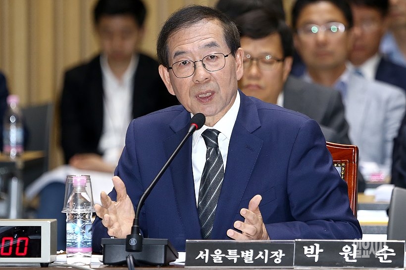 국정감사에 출석해 답변하는 박원순 서울시장
