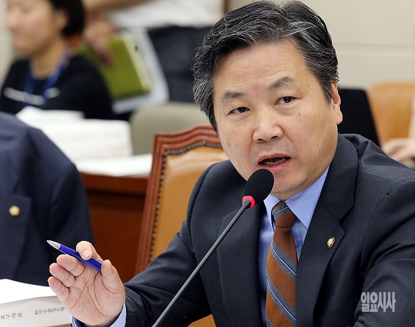 논란의 중심에 선 홍종학 중소벤처기업부장관 후보자