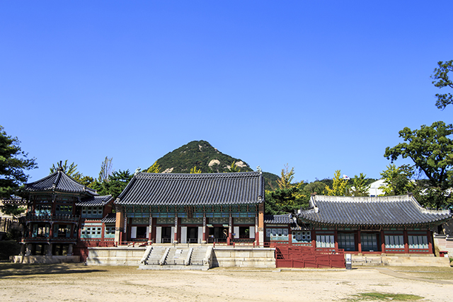 경복궁은 조선 시대 법궁이다.