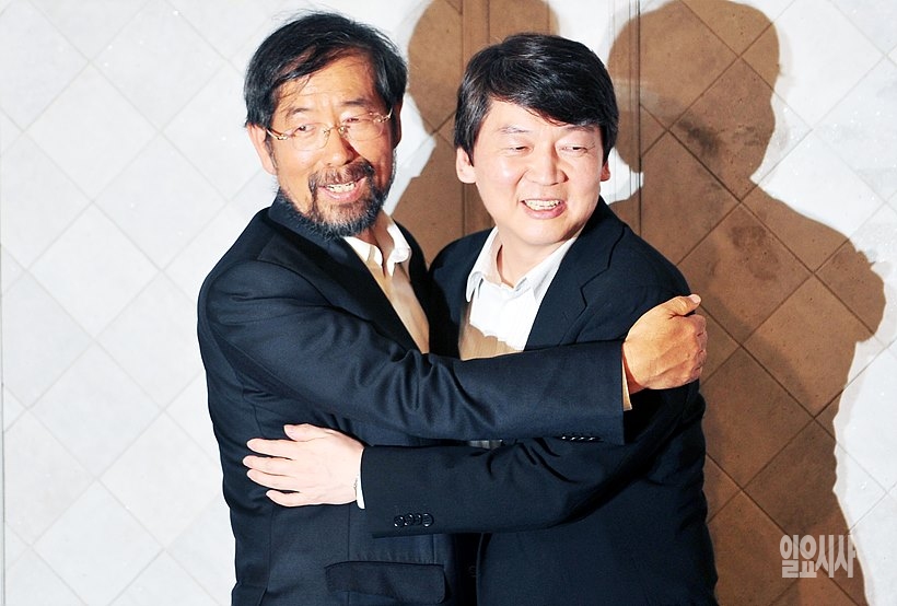 서로 얼싸안는 안철수 국민의당 대표와 박원순 서울시장