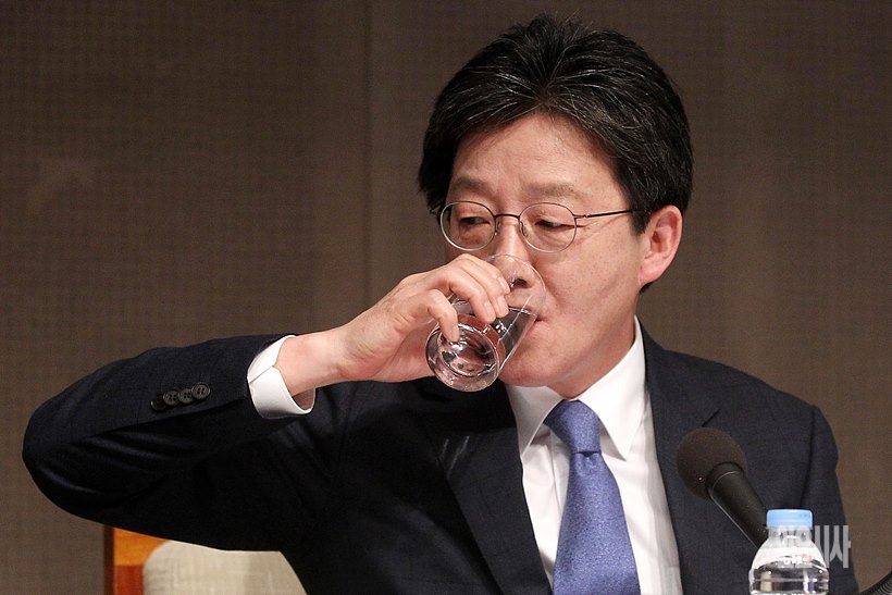 목 타는 유승민 바른정당 대표