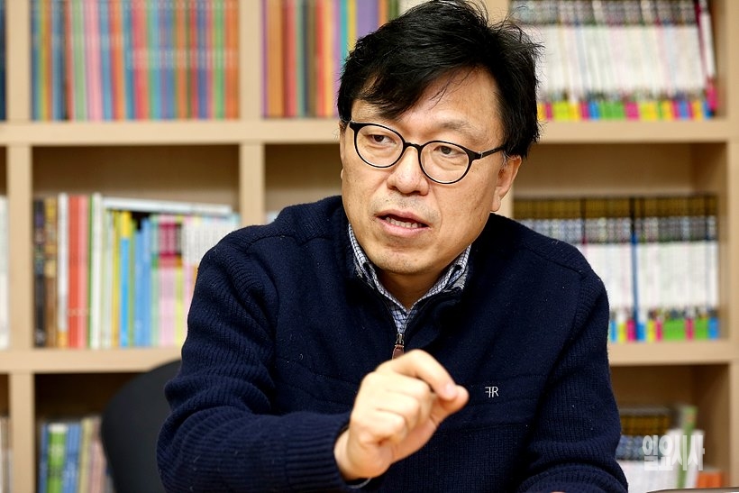 <일요시사>와 인터뷰 갖는 하승수 세금도둑 잡아라 공동대표