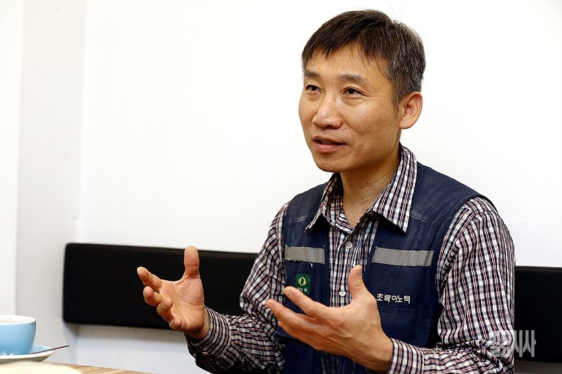 이상규 전 의원이 <일요시사>와 인터뷰를 갖고 있다.