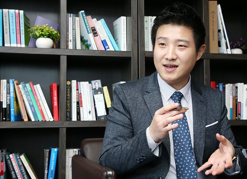 <일요시사>와 인터뷰 갖는 조성민 로스타K 기획팀장