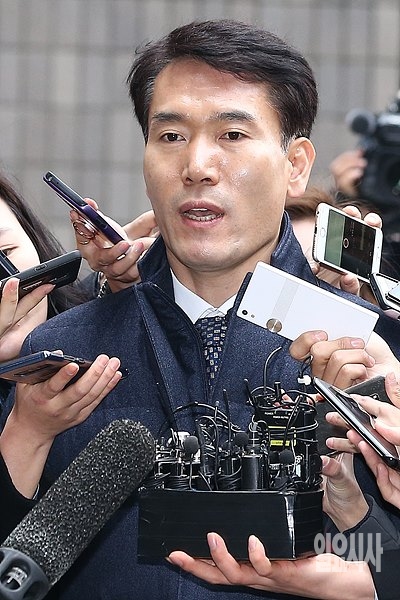 피의자 신분으로 검찰 출석하는 김병찬 서울용산경찰서장