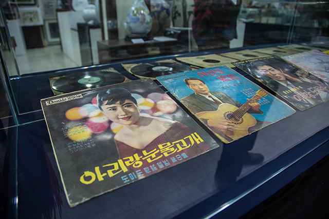 우리한글박물관에서 진행 중인 특별전 <한글, 아리랑> 전시물