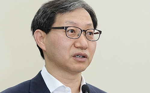 지난 7일에 임명된 문재인 캠프 출신의 김성주 국민연금공단 이사장
