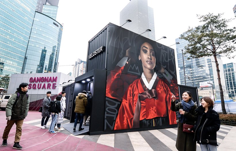 현대자동차는 지난 16일부터 내년 1월까지 서울과 부산의 주요 핫플레이스에 '신형 벨로스터'를 출시 전 관람할 수 있는 이동식 프라이빗 쇼룸 '벨로박스(Velobox)'를 운영하고 있다.