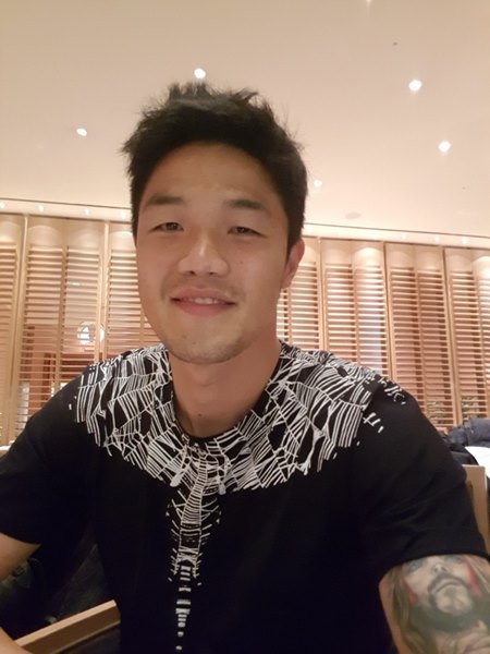 골키퍼 클리닉을 위해 지원을 아끼지 않고 있는 정성룡 선수.