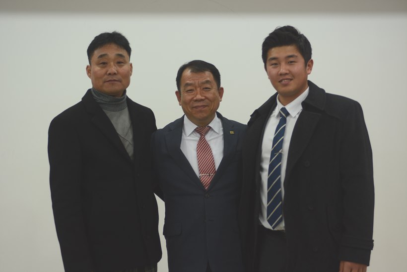 김종신 감독과 김형기 교학팀장