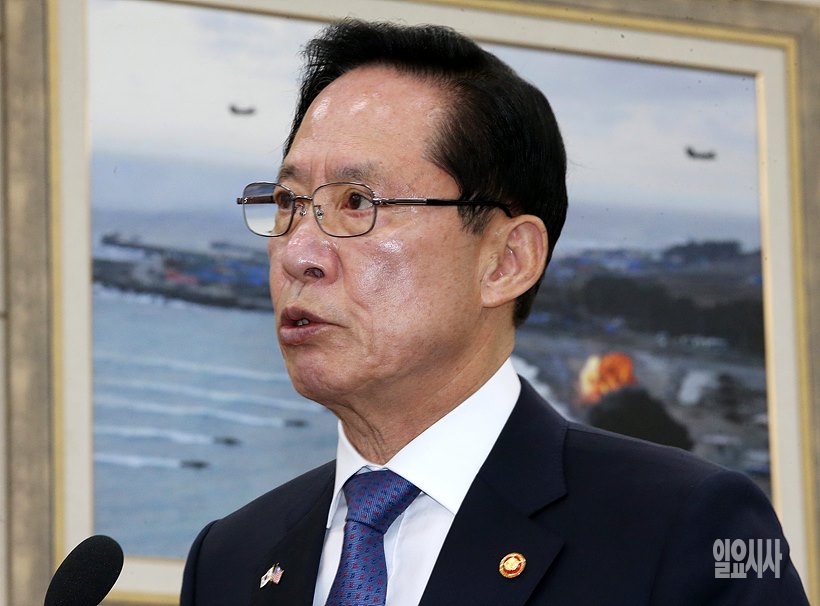 송영무 국방부장관