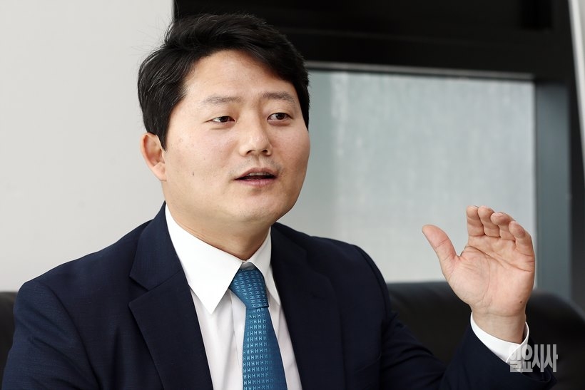 <일요시사>와 인터뷰 갖는 김성수 인천광역시당 청년위원장