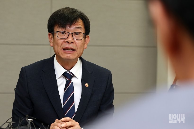 유통업계 관계자들과 간담회 갖는 김상조 공정거래위원장