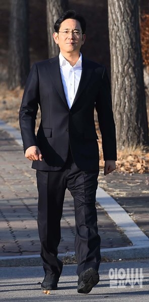 구치소 나서는 이재용 삼성 부회장 <사진=사진공동취재단>