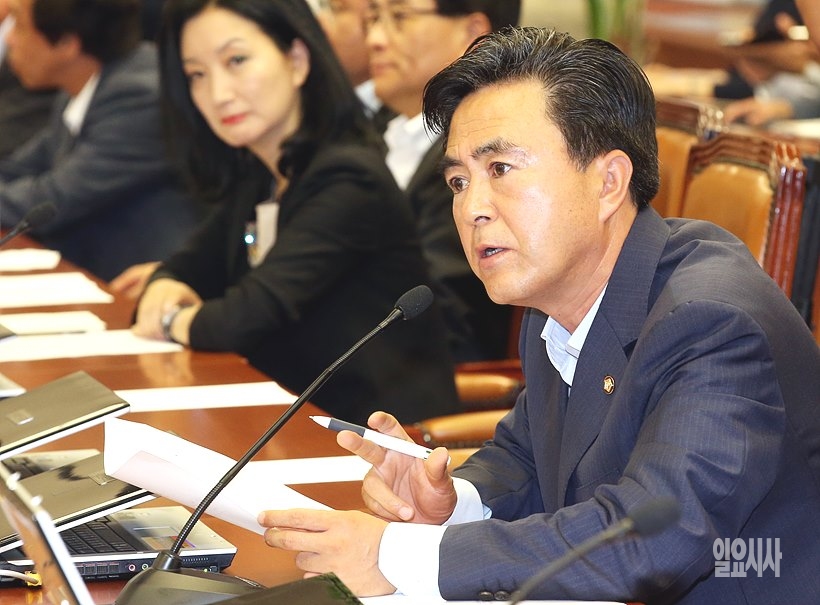 홍준표 체제에 강한 불만을 드러낸 바 있는 김태흠 최고위원
