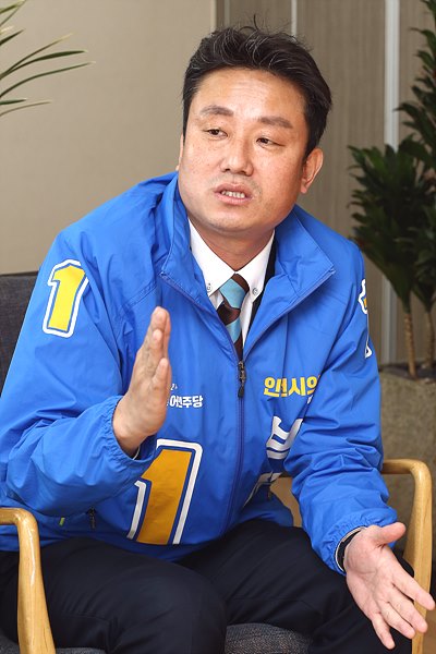 <일요시사>와 인터뷰 갖는 박성철 더불어민주당 인천시의원 후보