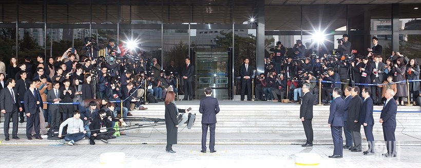 검찰 소환 출두한 이명박 전 대통령 <사진=사진공동취재단>