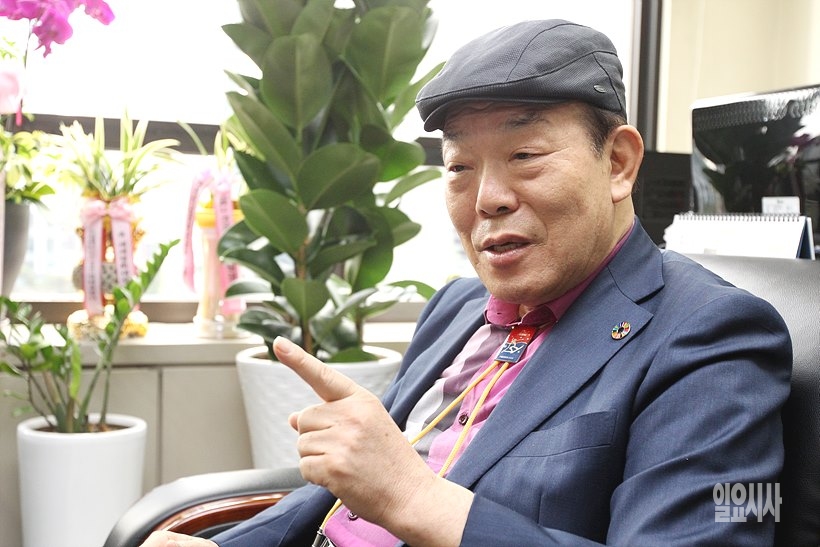 <일요시사>와 인터뷰 갖는 김영진 전 농림부장관
