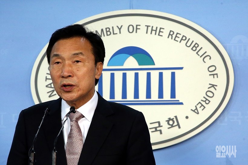 정론관 기자회견 갖는 손학규 전 국민의당 상임고문