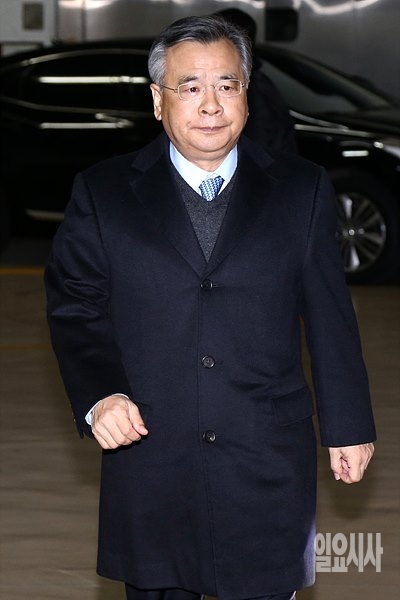 출근 중인 박영수 특별검사