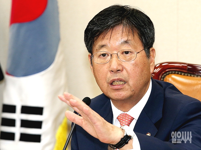 지난 6일, 공천 반발로 자유한국당을 탈당했던 강길부 의원