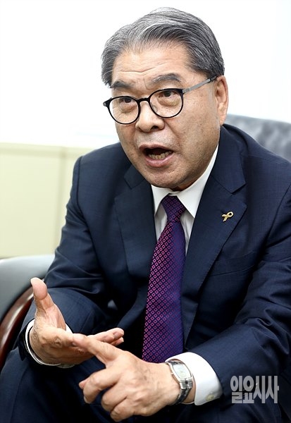 이재정 전 통일부장관이 <일요시사>와 대담을 갖고 있다.