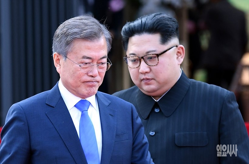 문재인 대통령과 김정은 북한 국무위원장 <사진=한국사진공동췾단>