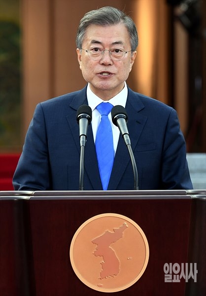 판문점 회담서 발언하는 문재인 대통령 <사진=한국사진공동취재단>