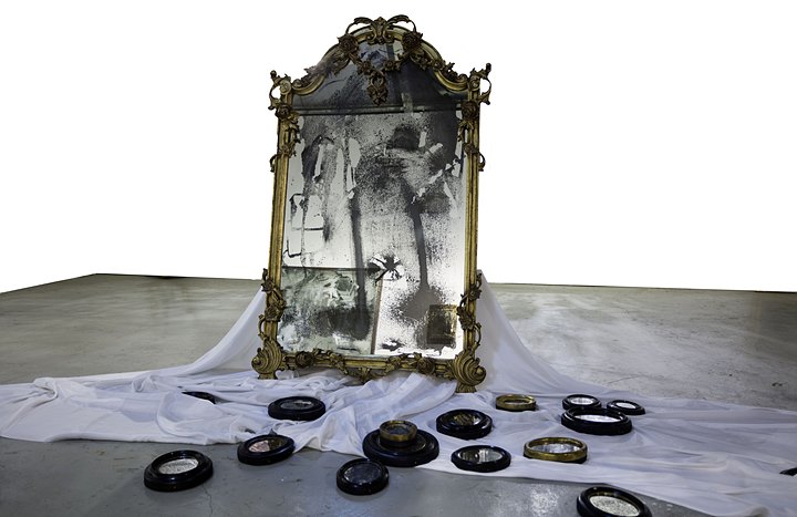 이열_거울형 회화-배꼽에 어루쇠를 붙이다._Mixed Media_87.0x145.0cm_2017.09
