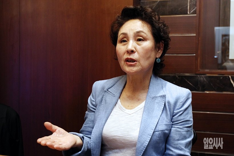 <일요시사>와 인터뷰 갖는 유현경 건국대 정상화를 위한 비상대책위원회 대표