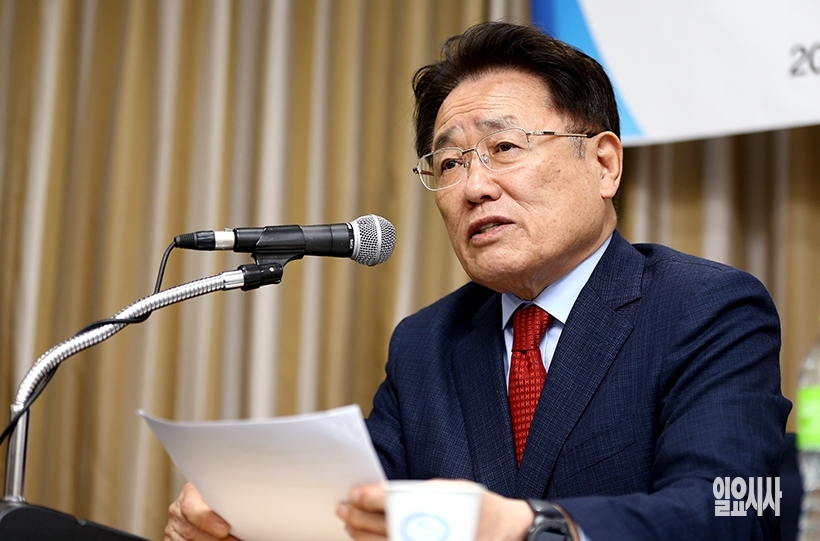 긴급 기자회견 갖는 유준상 대한요트협회장