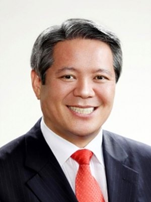 전현직 시장 간 네 번째 맞대결서 이필운 자유한국당 후보를 누르고 당선된 더불어민주당 소속 최대호 안양시장