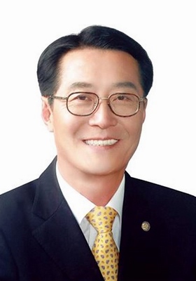 4년 만에 재입성에 성공한 더불어민주당 소속 박우량 신안군수