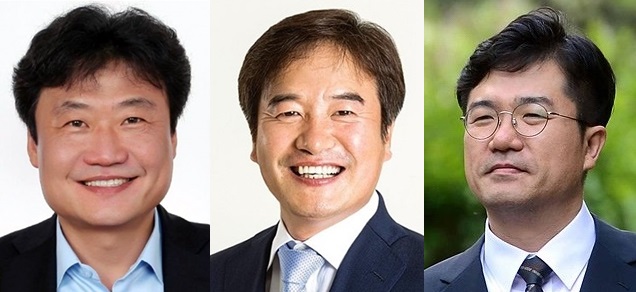(사진 왼쪽부터)김종천 의전비서관, 조한기 대통령 제1 부속실장, 송인배 대통령 정무비서관