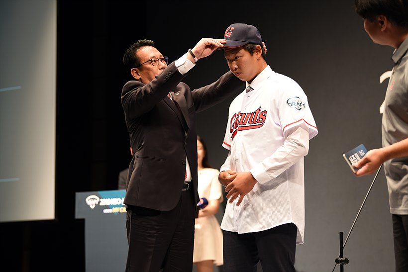 롯데 자이언츠에 1차 지명된 경남고 서준원