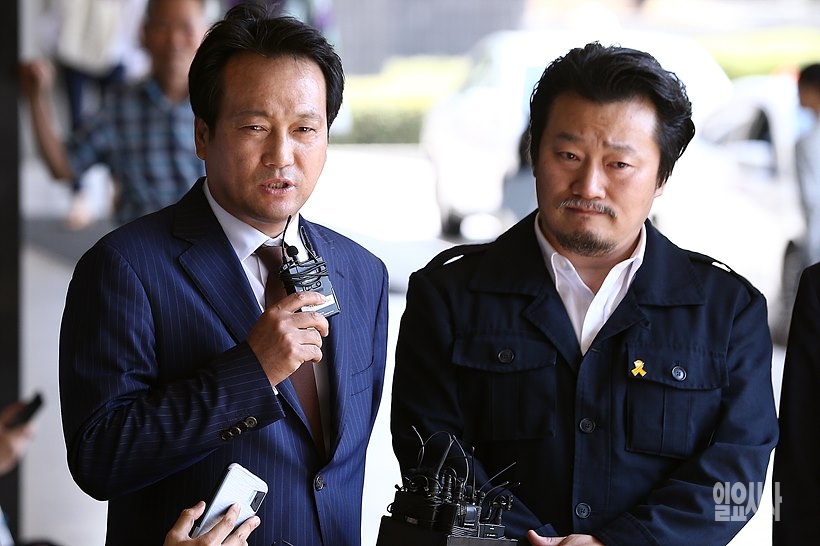 이상호 기자(사진 오른쪽)