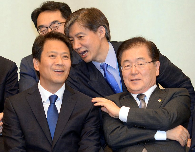 (사진 왼쪽부터)임종석 대통령 비서실장, 조국 청와대 민정수석, 정의용 청와대 국가안보실장