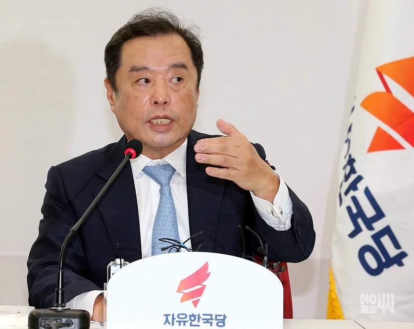 수락연설하는 김병준 자유한국당 혁신비상대책위원장