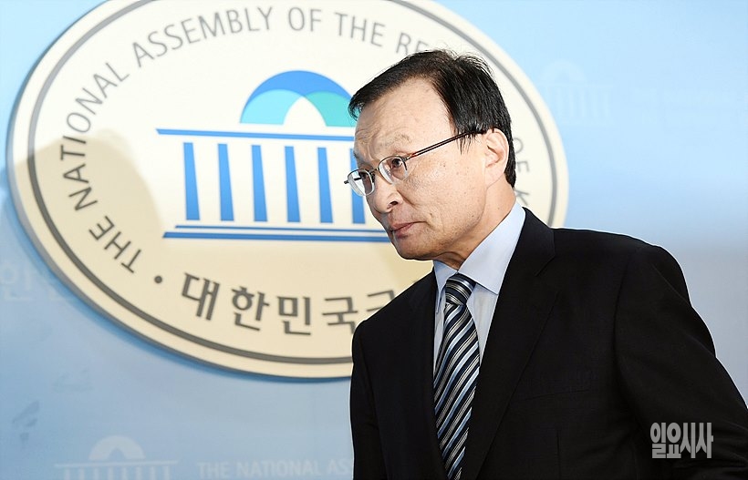 출마 기자회견 갖는 이해찬 더불어민주당 당 대표 후보
