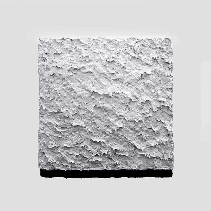 그저 하늘이 바다에 빠지길 바랄 뿐, 40 X 40 cm, ACRYLIC, PULPIFIED HANJI, MARBLE DUST IN POLYMER SUSPENSION, MINERAL SPIRIT ARCHIVAL VARNISH ON LINEN HEMP, 2017