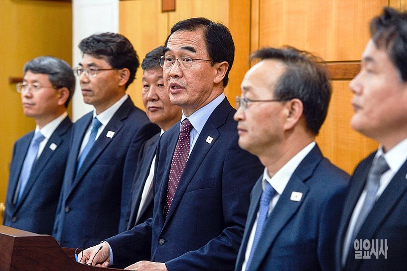 남북고위급회담 직후 브리핑 갖는 조명균 통일부장관 <사진=사진공동취재단>